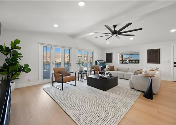 Modern Waterfront Private Dock& Balcony Bullhead City