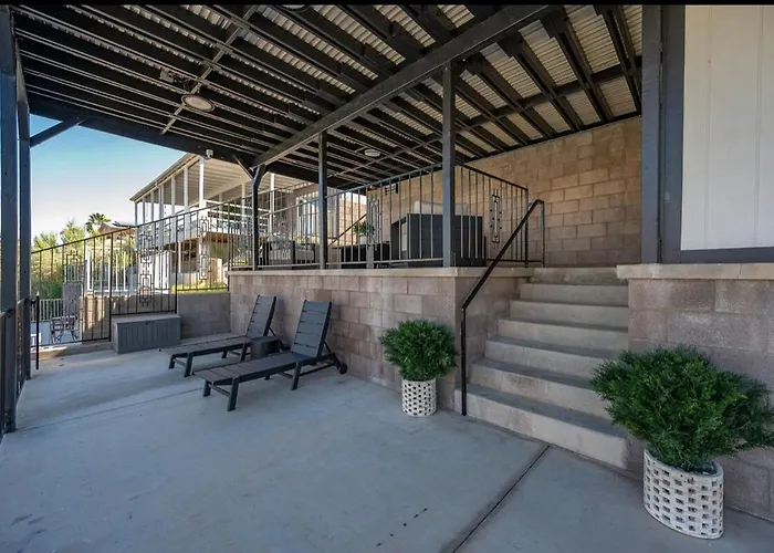 Modern Waterfront Private Dock& Balcony Holiday home