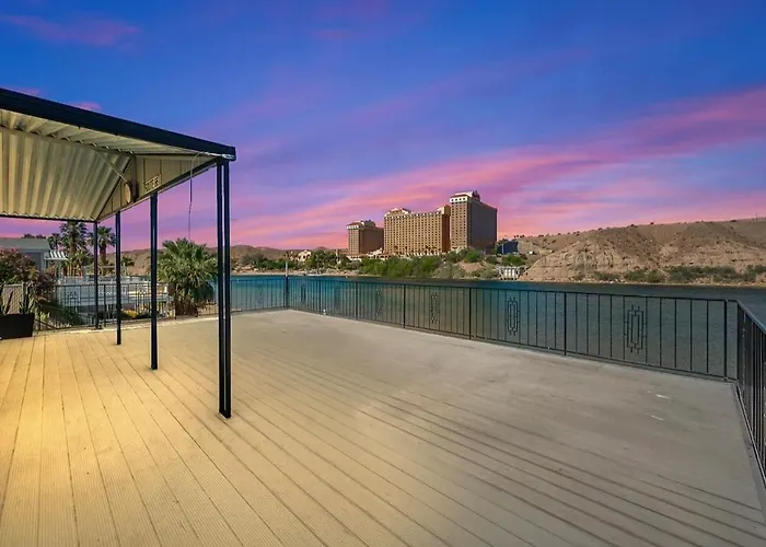 Modern Waterfront Private Dock& Balcony *