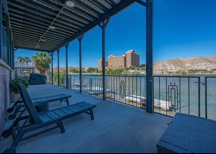 Modern Waterfront Private Dock& Balcony Holiday home
