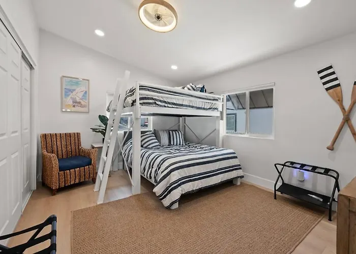 Holiday home Modern Waterfront Private Dock& Balcony