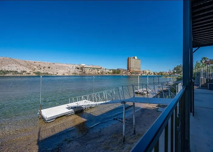 Modern Waterfront Private Dock& Balcony