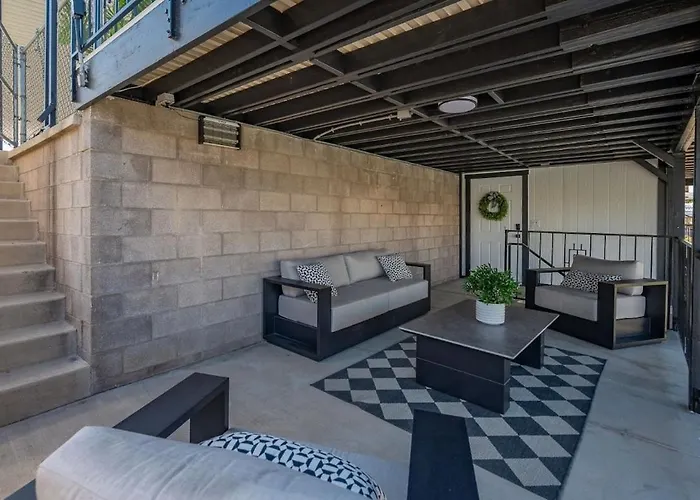 Modern Waterfront Private Dock& Balcony