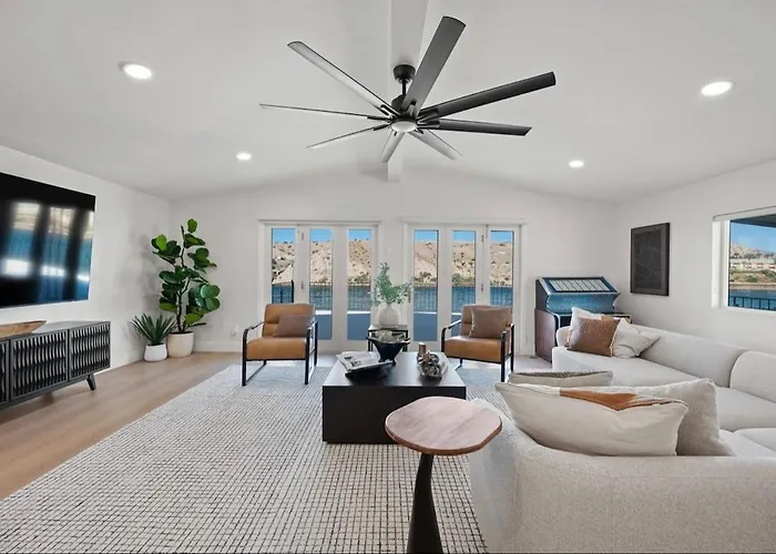 Modern Waterfront Private Dock& Balcony * Bullhead City