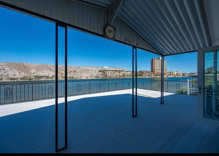 Holiday home Modern Waterfront Private Dock& Balcony *